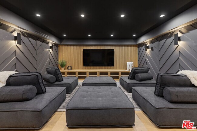 Building Photo - 3909 Villa Costera