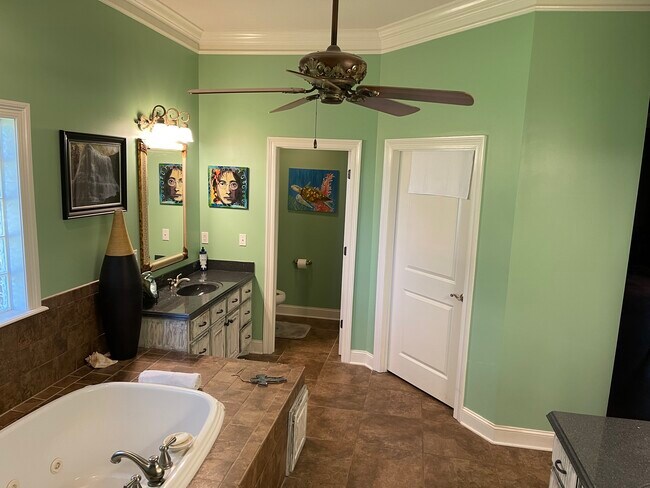 Master Bath 2 - 112 McGraph Cv
