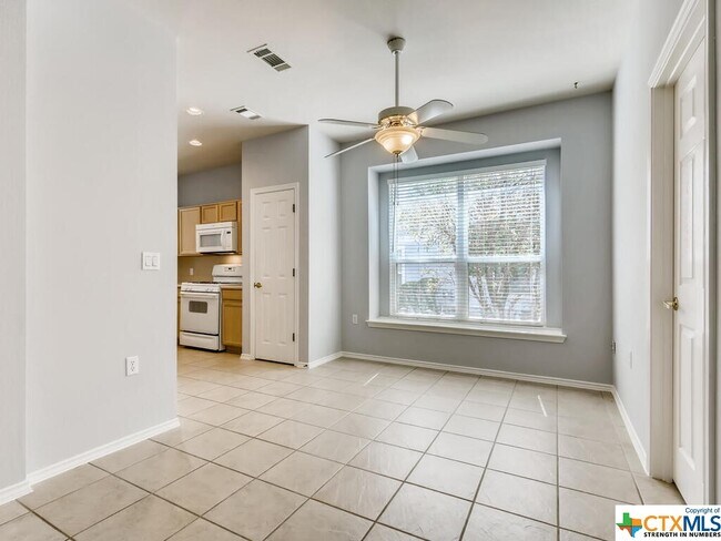 Building Photo - 303 Bonham Loop