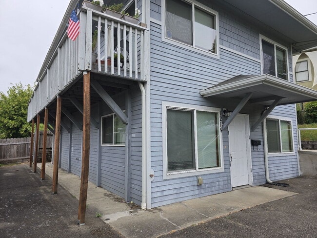 Building Photo - 1214 SE Overlook Ave