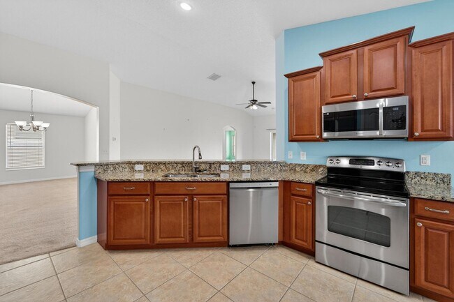 Building Photo - 13128 Royal Pines Ave
