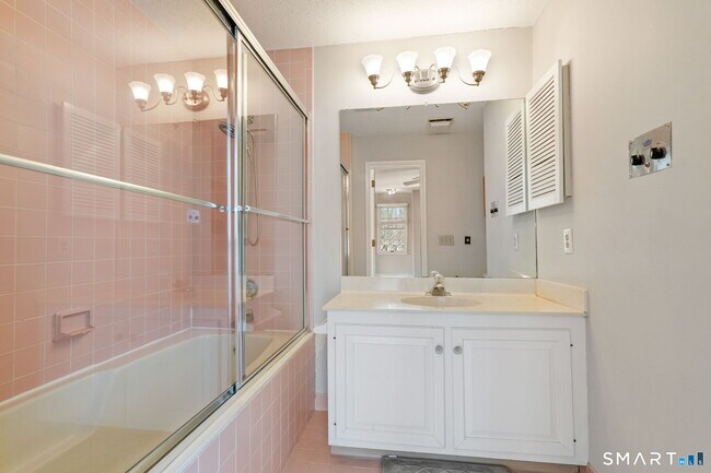 Building Photo - 51 Brittania Dr