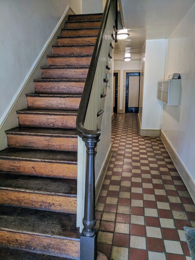 Interior Photo - 3301 Grove Avenue