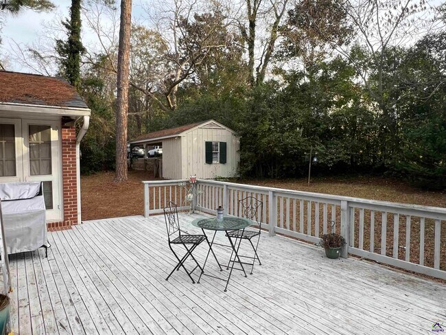 Building Photo - 145 Holmes Ave