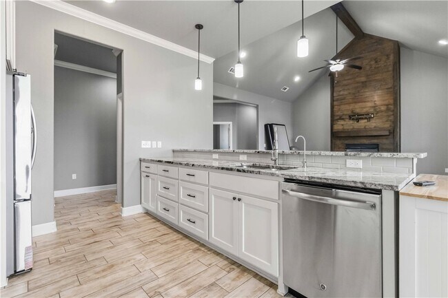 Building Photo - 1340 Sweetbriar Cir