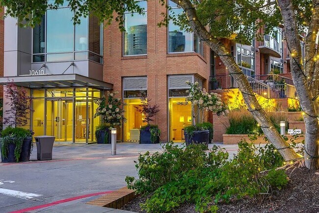 Primary Photo - 10610 NE 9th Pl