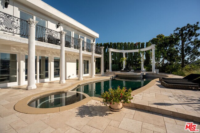 Building Photo - 8020 Zeus Dr