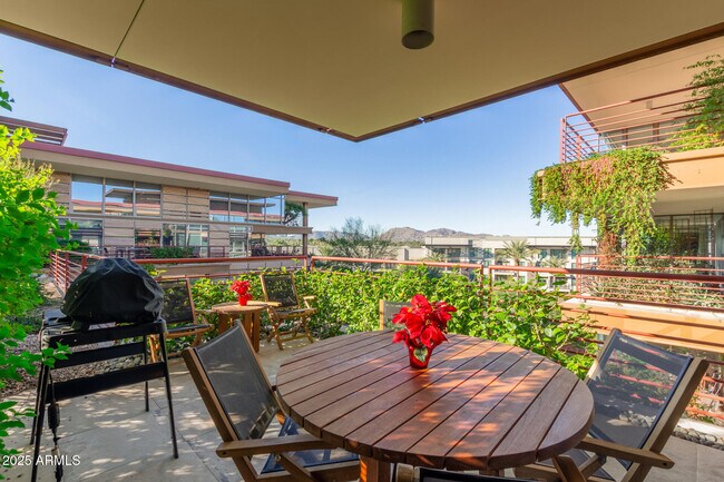 Building Photo - 7131 E Rancho Vista Dr