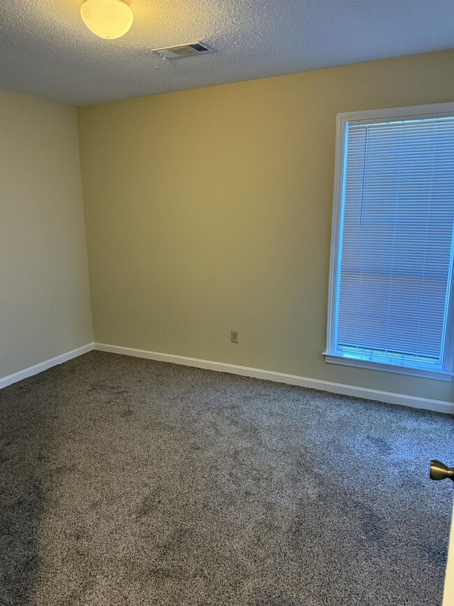 Building Photo - 7200 Devine St