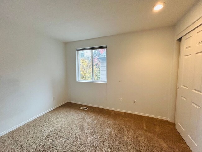 Building Photo - Adorable SW Portland Home Now Available