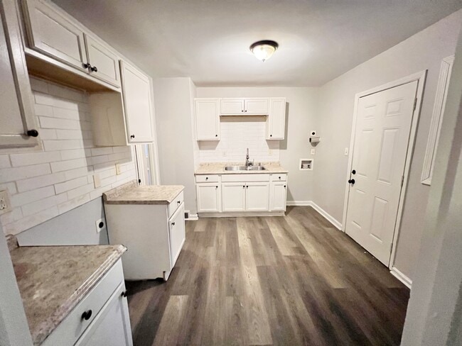 Building Photo - 1391 Haywood Ave