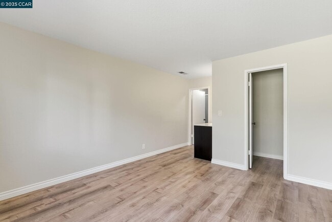 Building Photo - 209 Valley Oak Plaza