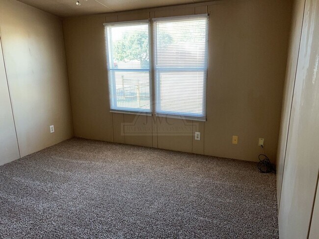 Building Photo - 3406 Valencia Dr