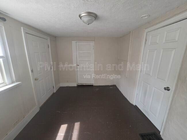 Building Photo - 41 Westwood Pl