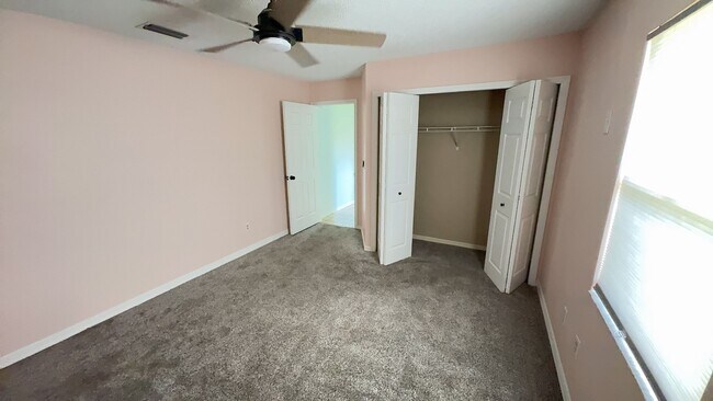 Building Photo - For Rent: A dazzling 5-bedroom, 3-bathroom...