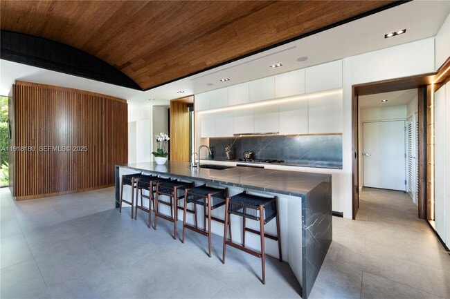 Building Photo - 8055 Noremac Ave