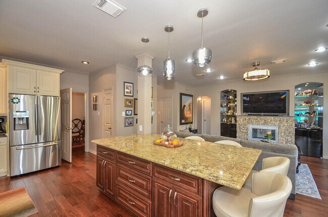 Building Photo - 12306 S Shadow Cove Dr