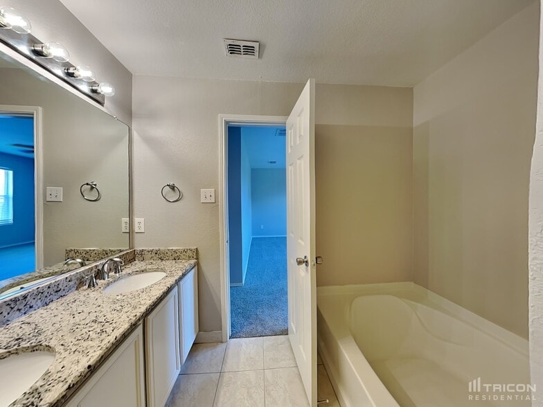 Building Photo - 1301 Water Lily Dr