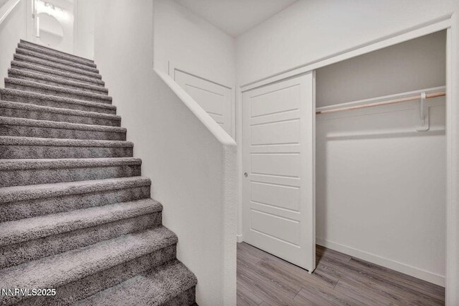 Building Photo - 557 California Ave