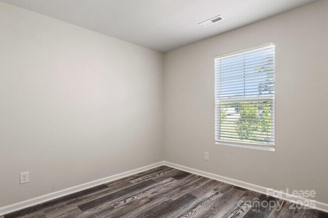 Building Photo - 117 Dogwood Vlg Trl