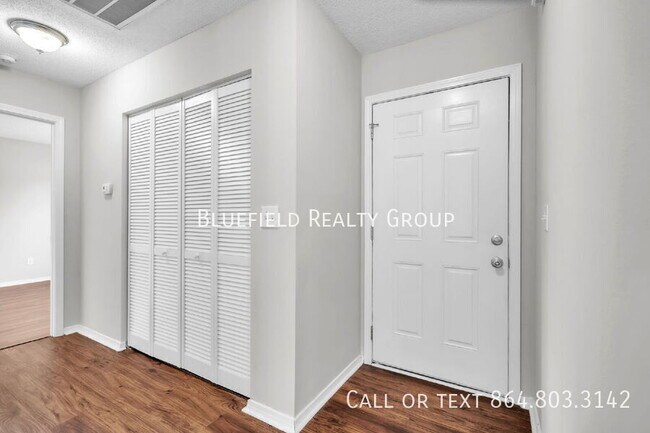 Building Photo - 111 White Willow Ct