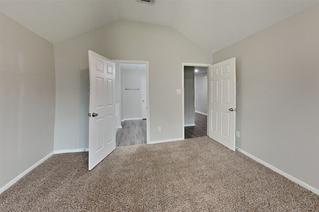 Building Photo - 2815 Fox Mountain Dr