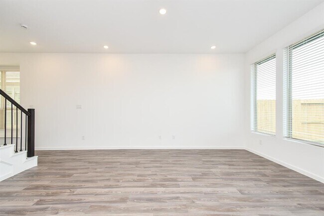 Building Photo - 5459 Holly Hvn Ct