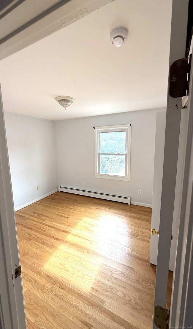 Building Photo - 497 Garfield Ave