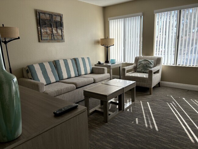 Building Photo - 2-Story, 2-Bedroom, Furnished/Unfurnished Condo For Rent