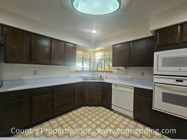 Building Photo - Price Reduced! Spacious House with Landsca...