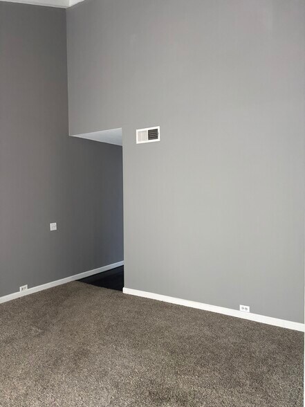 Building Photo - 2292 Woodside Ln