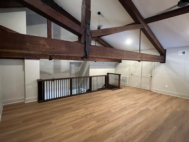 Building Photo - 307 W Main St