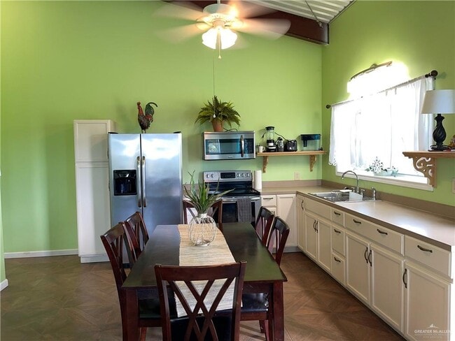 Building Photo - 9 Parker Rd