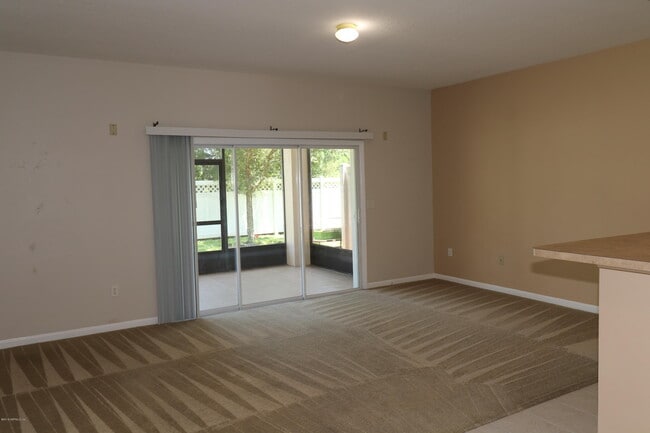 Building Photo - 584 Crystal Way