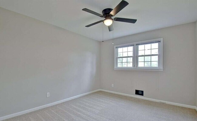 Building Photo - 4710 Navaho Cir