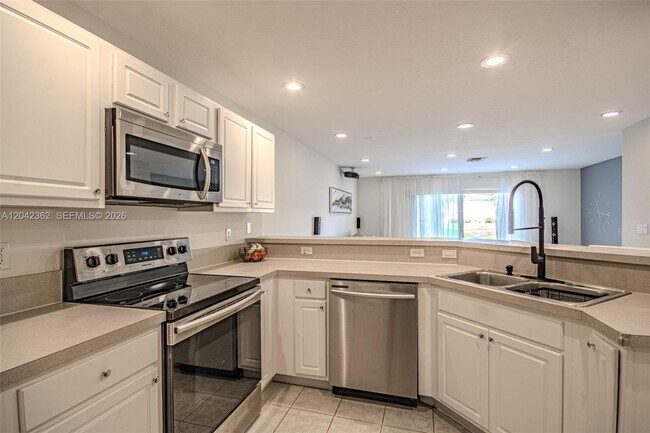 Building Photo - 16171 Sierra Palms Dr