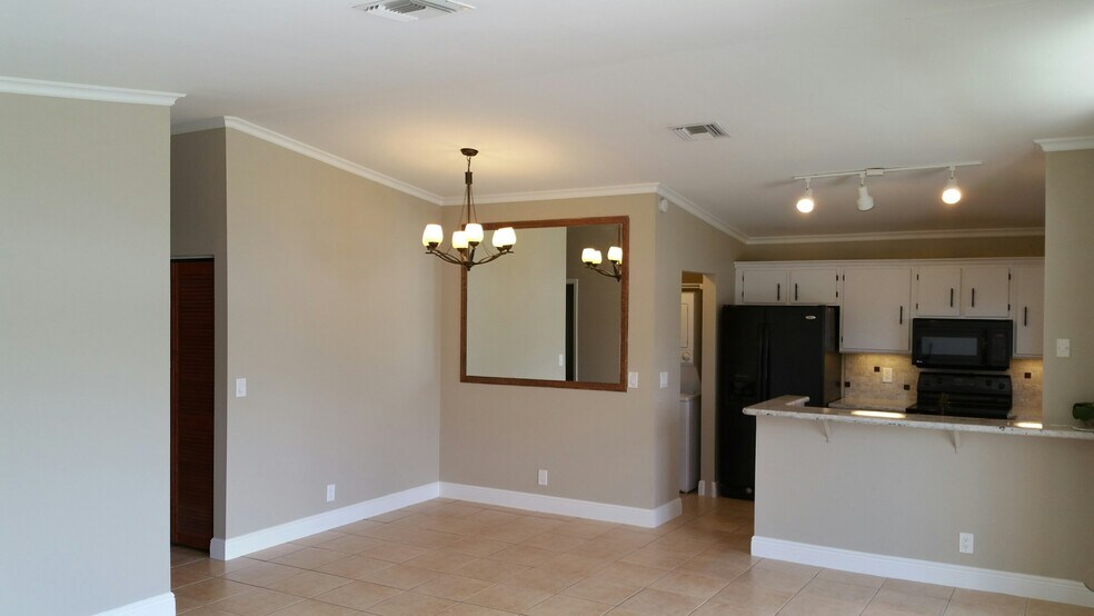 Building Photo - 508 Woodgate Cir