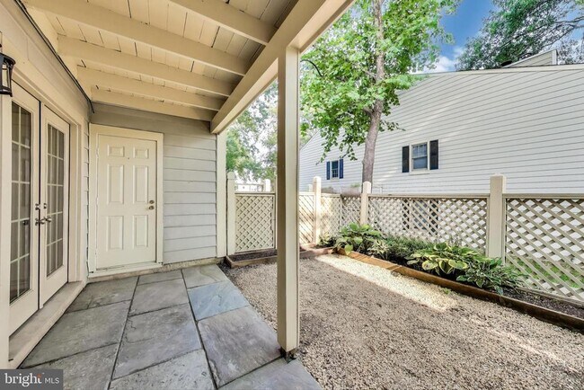 Building Photo - 13063 Shadyside Ln