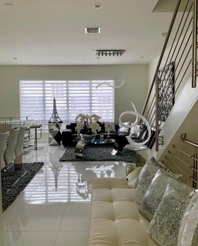 Building Photo - 6660 NW 105th Ct