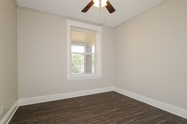 Building Photo - Fantastic 2bd/1ba home! Coming soon!