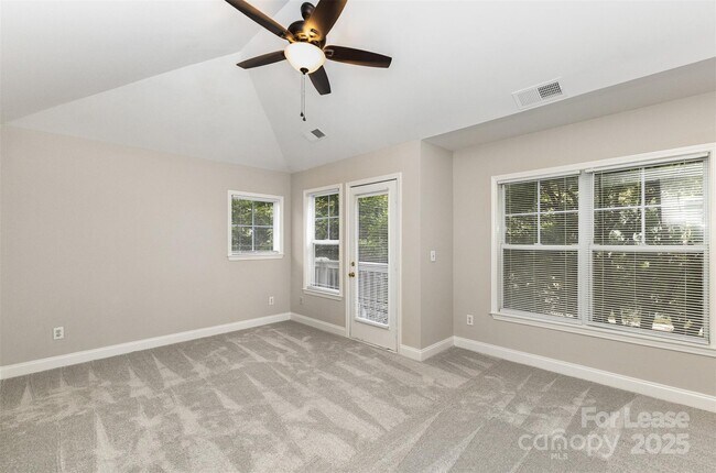 Building Photo - 817 W 4th St