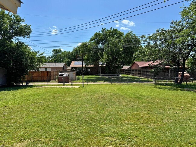 Building Photo - 4 bedrooms in Southwest Wichita Falls For Lease!