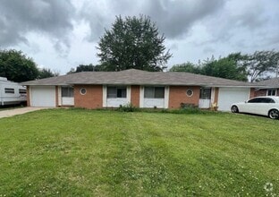 Building Photo - Coming Soon! Charming 2Bed/1Bath Duplex