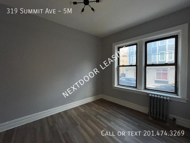 Building Photo - 319 Summit Ave