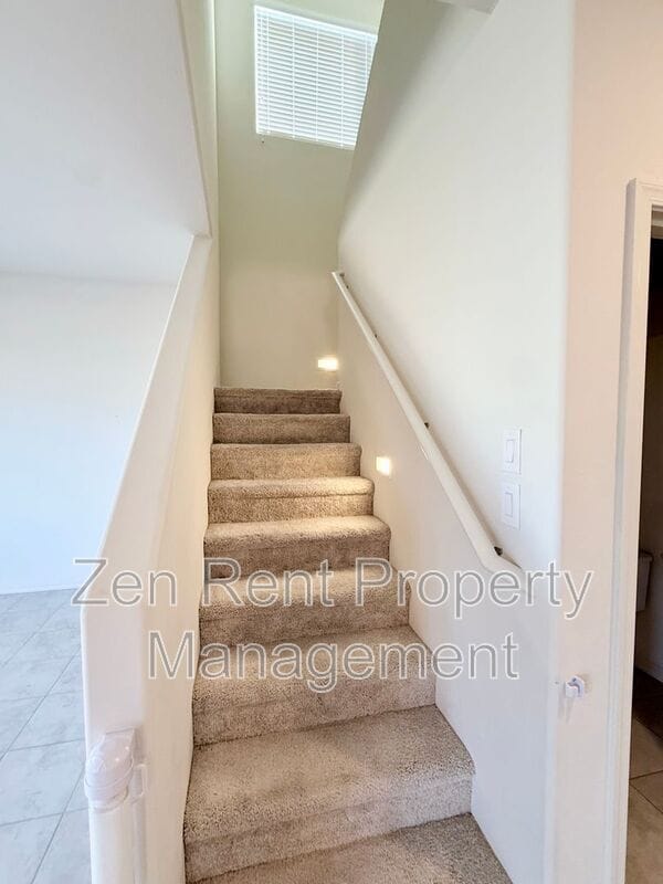 Building Photo - 32209 Daylight Dr