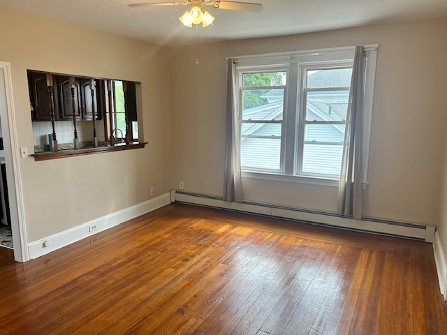 Living room - 889 York Ave