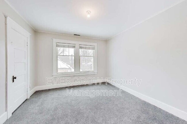 Building Photo - 945 Woodruff Place Middle Dr