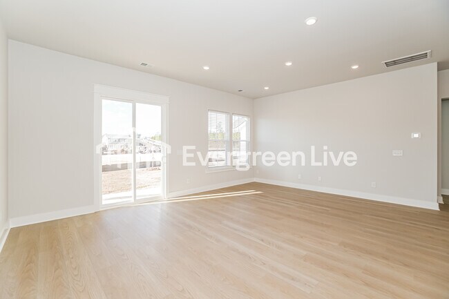 Building Photo - 129 Bloomsbury St