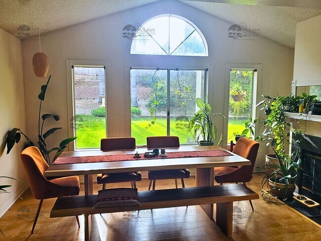 Building Photo - 3 Bedroom, 2.5 Bathroom in Rancho Del Oro!