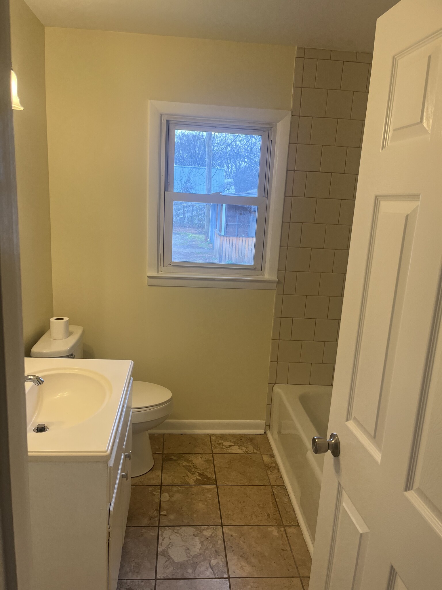 Full bathroom - 1827 Middle Tennessee Blvd